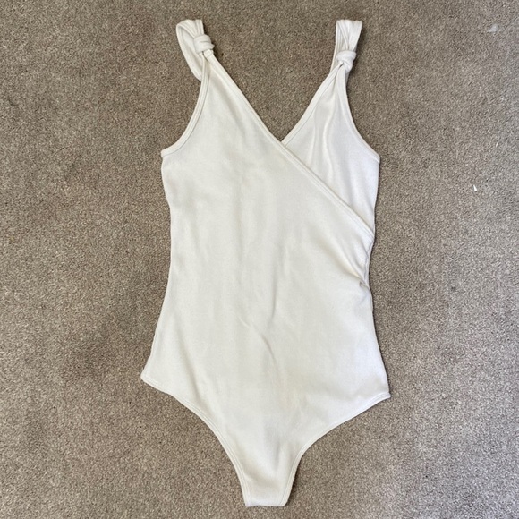 Abercrombie & Fitch White Surplice Ribbed Bodysuit Size M - Picture 1 of 4